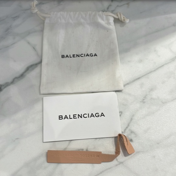 Gorgeous Balenciaga triple wrap bracelet in blush - Picture 6 of 7